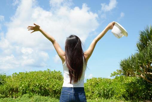 セックスをしていない期間が続いた女性が、自分の身体と静かに向き合っているイメージ
